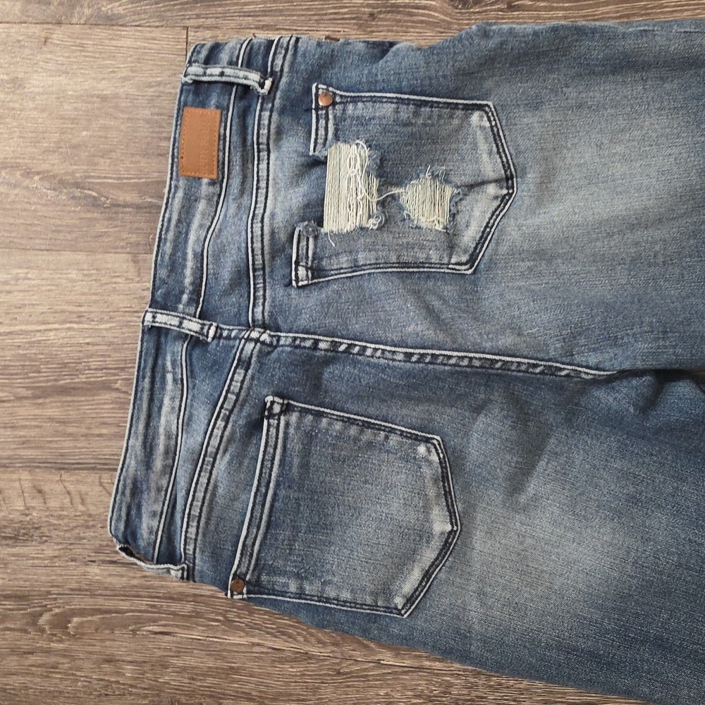 Judy Blue Relaxed Fit Jeans - Picture 9 of 11